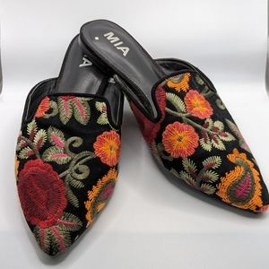 MIA Cameo Embroidered Mule Floral